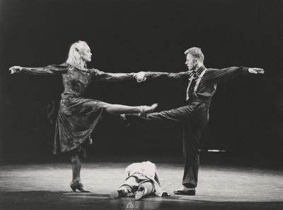 Ruth Davidson, Mikhail Baryshnikov, and Olivia Maridjan-Koop in "Wonderland," 1989