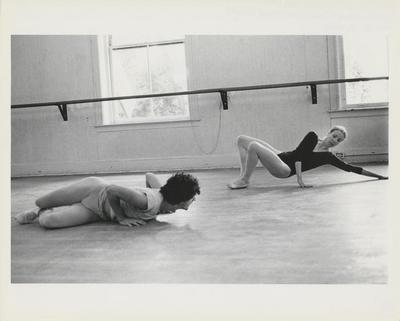 Mark Morris and Laura Bail rehearsing "Brummagen," 1978
