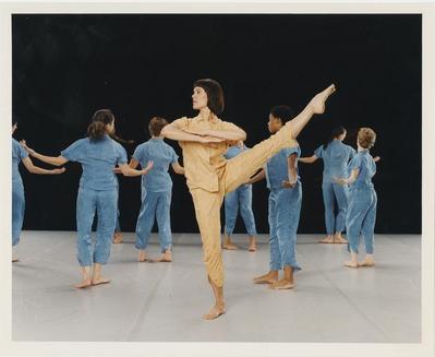 Ruth Davidson and the Dance Group in "Bedtime," 2000