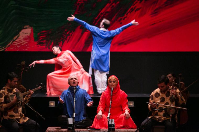 Zaki Valiyev, Alim Qasimov, Fargana Qasimova, and Rauf Islamov (in foreground), and Mica Bernas and Dallas McMurray (in background) in "Layla and Majnun," 2017