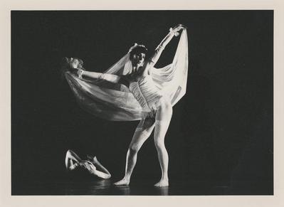 Pier Voulkos in "Striptease" from "Mythologies," 1989