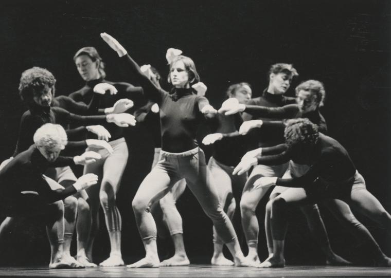 Monnaie Dance Group/Mark Morris in "Sonata for Clarinet and Piano," 1988