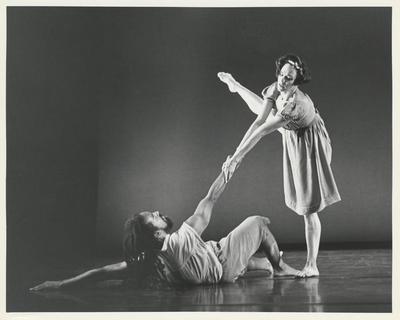 Guillermo Resto and Ruth Davidson in "A Spell," 1994